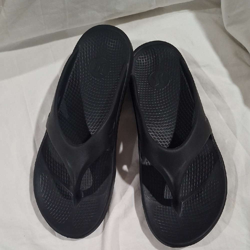 Hurley Women's Black Flip-Flops Size 13